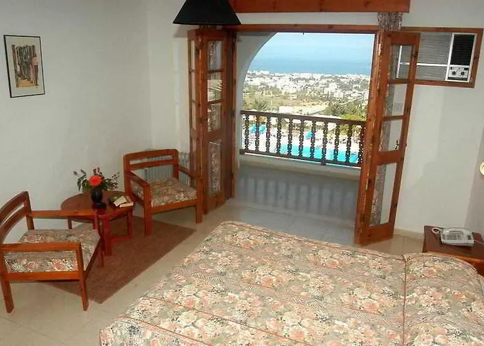 מלון Onar Village 3*