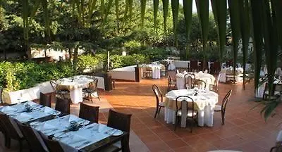 מלון Onar Village קיירניה