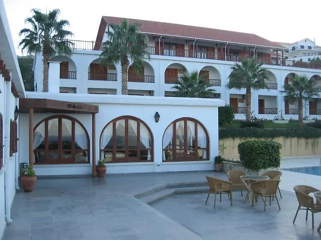 מלון Onar Village 3*